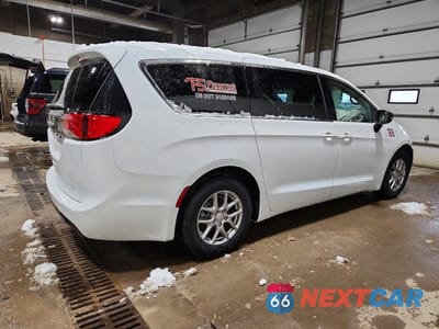 Trzecie zdjęcie samochodu z tyłu: 2025 CHRYSLER VOYAGER LX VIN:2C4RC1CG9SR608296 - miniatura