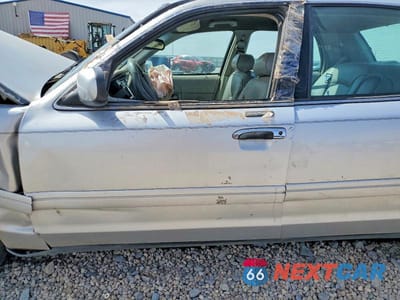 Zdjęcie 7 z 13 samochodu: 1999 FORD CROWN VICTORIA LX VIN:2FAFP74W9XX127327 - miniatura
