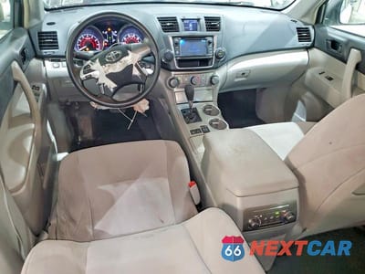 Zdjęcie 8 z 13 samochodu: 2013 TOYOTA HIGHLANDER BASE VIN:5TDBK3EH1DS231365 - miniatura