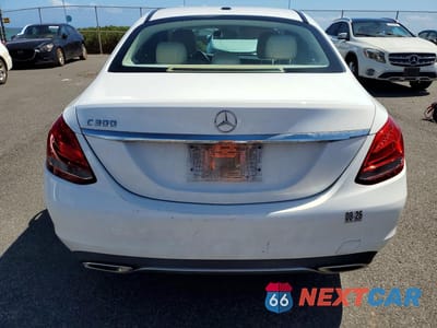Zdjęcie 6 z 12 samochodu: 2015 MERCEDES-BENZ C 300 VIN:55SWF4JB9FU090743 - miniatura