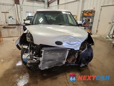 Piąte zdjęcie samochodu w środku: 2011 KIA SOUL + VIN:KNDJT2A29B7331015 - miniatura