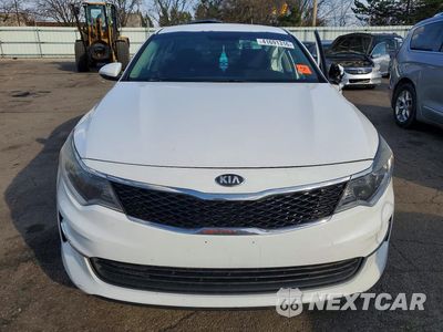 Piąte zdjęcie samochodu w środku: 2018 KIA OPTIMA LX VIN:5XXGT4L36JG206717 - miniatura