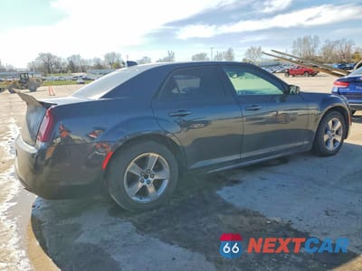 Trzecie zdjęcie samochodu z tyłu: 2019 CHRYSLER 300 S VIN:2C3CCABG1KH624641 - miniatura