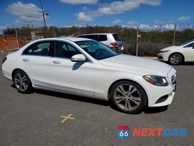 Czwarte zdjęcie samochodu z boku: 2015 MERCEDES-BENZ C 300 VIN:55SWF4JB9FU090743 - miniatura