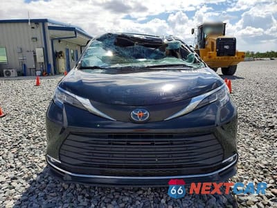 Piąte zdjęcie samochodu w środku: 2022 TOYOTA SIENNA XLE 8-PASSENGER VIN:5TDYRKEC6NS105265 - miniatura