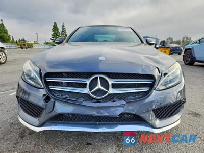 Piąte zdjęcie samochodu w środku: 2015 MERCEDES-BENZ C 300 4MATIC VIN:55SWF4KB2FU023657 - miniatura