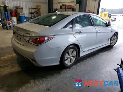 Trzecie zdjęcie samochodu z tyłu: 2014 HYUNDAI SONATA HYBRID BASE VIN:KMHEC4A42EA116495 - miniatura
