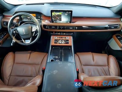 Zdjęcie 8 z 13 samochodu: 2023 LINCOLN AVIATOR RESERVE VIN:5LM5J7XCXPGL24658 - miniatura