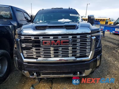 Piąte zdjęcie samochodu w środku: 2025 GMC SIERRA K2500 DENALI VIN:1GT4URE78SF370953 - miniatura