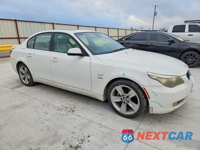 Czwarte zdjęcie samochodu z boku: 2010 BMW 528 XI VIN:WBANV1C53AC389072 - miniatura
