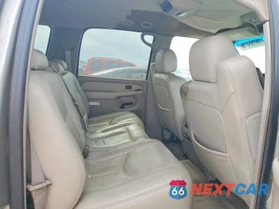 Zdjęcie 10 z 11 samochodu: 2003 CHEV SUBURBAN VIN:3GNEC16Z73G113959 - miniatura