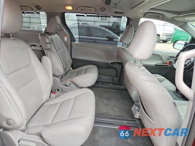 Zdjęcie 11 z 13 samochodu: 2018 TOYOTA SIENNA XLE PREMIUM 8-PASSENGER VIN:5TDYZ3DC2JS941043 - miniatura