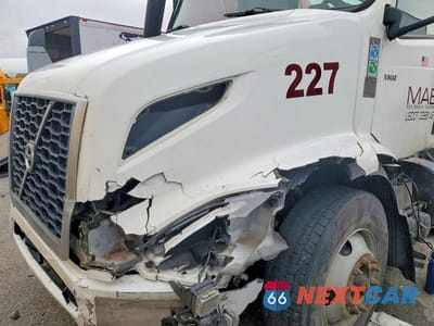 Zdjęcie 9 z 10 samochodu: 2022 VOLVO VNR SEMI TRUCK VIN:4V4W19EGXNN285547 - miniatura