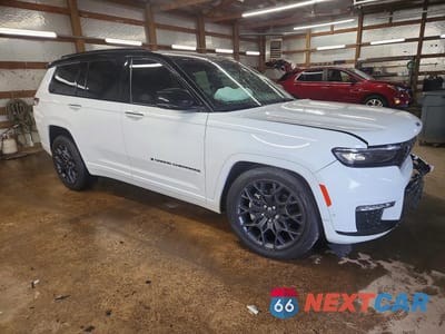 Czwarte zdjęcie samochodu z boku: 2023 JEEP GRAND CHEROKEE L SUMMIT VIN:1C4RJKET4P8103825 - miniatura