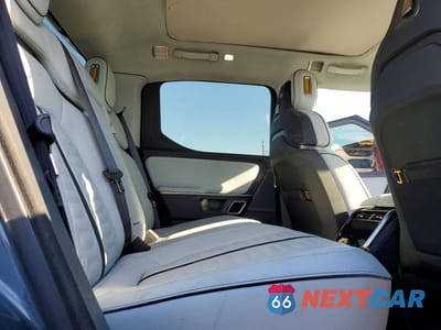 Zdjęcie 10 z 12 samochodu: 2023 RIVIAN R1T ADVENTURE VIN:7FCTGAAA4PN001004 - miniatura