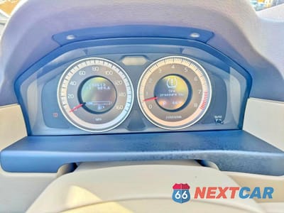 Zdjęcie 8 z 10 samochodu: 2013 VOLVO XC70 T6 VIN:YV4902BZ2D1153250 - miniatura