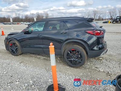 Drugie zdjęcie samochodu z przodu: 2022 CHEVROLET BLAZER 2LT VIN:3GNKBHR49NS151398 - miniatura