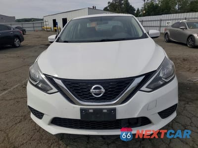 Piąte zdjęcie samochodu w środku: 2019 NISSAN SENTRA S VIN:3N1AB7AP6KY372926 - miniatura