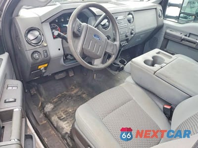 Zdjęcie 8 z 14 samochodu: 2011 FORD F450 SUPER DUTY BOX TRUCK VIN:1FDUF4GY5BEA13198 - miniatura