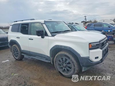 Czwarte zdjęcie samochodu z boku: 2024 TOYOTA LAND CRUISER BASE VIN:JTEABFAJ6R5008348 - miniatura