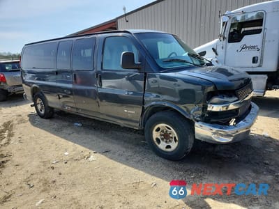 Czwarte zdjęcie samochodu z boku: 2004 CHEVROLET EXPRESS G3500 VIN:1GAHG39U841185381 - miniatura