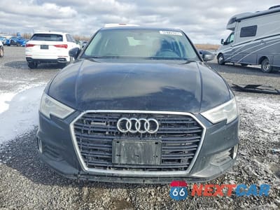 Piąte zdjęcie samochodu w środku: 2019 AUDI A3 PREMIUM VIN:WAUBEGFF1K1017771 - miniatura