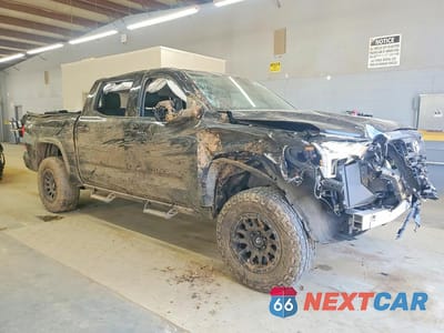 Czwarte zdjęcie samochodu z boku: 2023 TOYOTA TUNDRA SR5 VIN:5TFLA5DB7PX099789 - miniatura