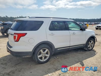 Trzecie zdjęcie samochodu z tyłu: 2019 FORD EXPLORER XLT VIN:1FM5K7D86KGA44387 - miniatura