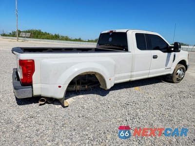 Trzecie zdjęcie samochodu z tyłu: 2019 FORD F350 XLT DRW 6.7L V8 TDSL EXT CAB VIN:1FT8X3CT2KEC44616 - miniatura