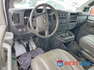 Zdjęcie 8 z 13 samochodu: 2021 CHEVROLET EXPRESS G2500 UTILITY / SERVICE VAN VIN:1GCWGBF75M1151695 - miniatura