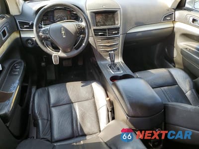 Zdjęcie 8 z 12 samochodu: 2016 LINCOLN TOWNHOUSE MKT VIN:2LMHJ5AT6GBL01824 - miniatura