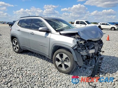 Czwarte zdjęcie samochodu z boku: 2020 JEEP COMPASS LATITUDE VIN:3C4NJCBB7LT258008 - miniatura