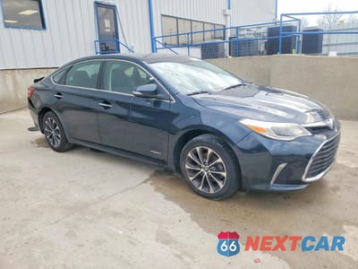 Czwarte zdjęcie samochodu z boku: 2018 TOYOTA AVALON HYBRID XLE PREMIUM VIN:4T1BD1EB4JU062553 - miniatura