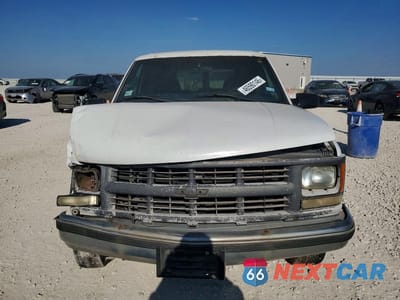 Piąte zdjęcie samochodu w środku: 1999 CHEVROLET SUBURBAN C2500 VIN:3GNGC26R9XG250356 - miniatura