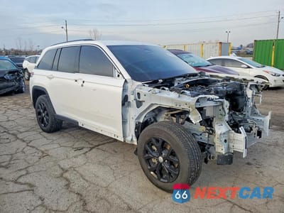 Czwarte zdjęcie samochodu z boku: 2023 JEEP GRAND CHEROKEE LIMITED VIN:1C4RJHBGXPC593162 - miniatura