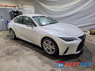 Czwarte zdjęcie samochodu z boku: 2021 LEXUS IS 300 BASE VIN:JTHAA1D25M5116823 - miniatura