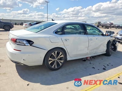 Trzecie zdjęcie samochodu z tyłu: 2020 VOLKSWAGEN PASSAT SEL VIN:1VWCA7A34LC002474 - miniatura