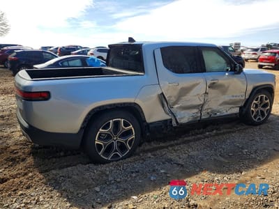 Trzecie zdjęcie samochodu z tyłu: 2025 RIVIAN R1T ADVENTURE VIN:7FCTGBAA0SN035357 - miniatura