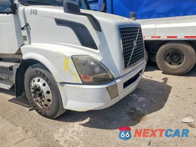 Zdjęcie 9 z 10 samochodu: 2017 VOLVO VNL SEMI TRUCK VIN:4V4N99EH2HN975620 - miniatura