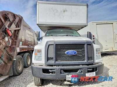 Piąte zdjęcie samochodu w środku: 2017 FORD F750 SUPER DUTY VIN:1FDNX7AY8HDB04086 - miniatura