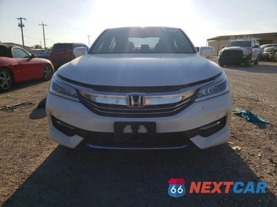 Piąte zdjęcie samochodu w środku: 2017 HONDA ACCORD TOURING VIN:1HGCR3F96HA030315 - miniatura