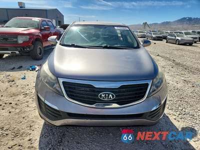 Piąte zdjęcie samochodu w środku: 2012 KIA SPORTAGE LX VIN:KNDPB3A29C7248396 - miniatura