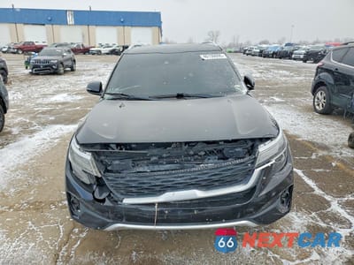 Piąte zdjęcie samochodu w środku: 2021 KIA SELTOS EX VIN:KNDERCAA4M7043693 - miniatura