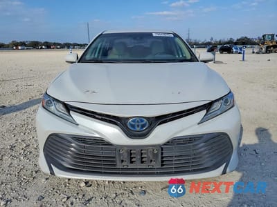 Piąte zdjęcie samochodu w środku: 2020 TOYOTA CAMRY HYBRID XLE VIN:4T1F31AK4LU521738 - miniatura
