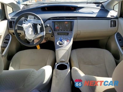 Zdjęcie 8 z 13 samochodu: 2013 TOYOTA PRIUS TWO VIN:JTDKN3DU1D0343480 - miniatura