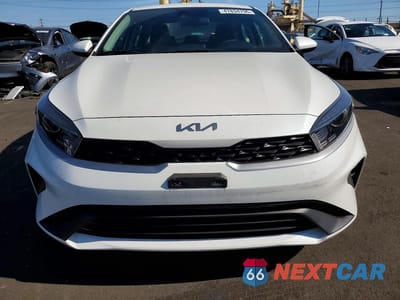 Piąte zdjęcie samochodu w środku: 2023 KIA FORTE LXS VIN:3KPF24AD9PE649522 - miniatura