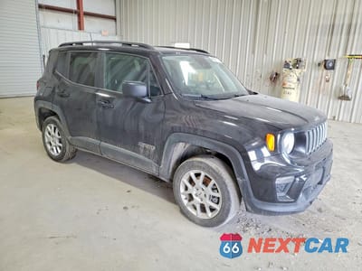 Czwarte zdjęcie samochodu z boku: 2023 JEEP RENEGADE LATITUDE VIN:ZACNJDB11PPP29626 - miniatura