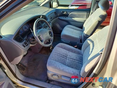 Zdjęcie 7 z 12 samochodu: 2002 TOYOTA SIENNA LE VIN:4T3ZF13CX2U480855 - miniatura