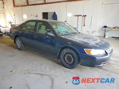 Czwarte zdjęcie samochodu z boku: 2001 TOYOTA CAMRY LE VIN:4T1BG22K31U037015 - miniatura