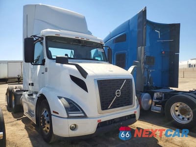2021 VOLVO VNR SEMI TRUCK 4V4WC9EH4MN279888 - główne zdjęcie licytacji z USA - miniatura